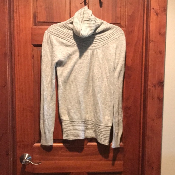 Traciel grey cowl neck sweater. Small - Picture 1 of 3